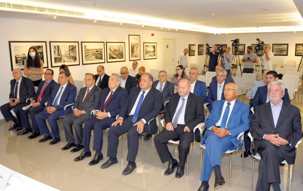 رجال أعمال لبنانيين يشاركون في مؤتمر صحفي للإعلان عن انعقاد الملتقى المصري اللبناني