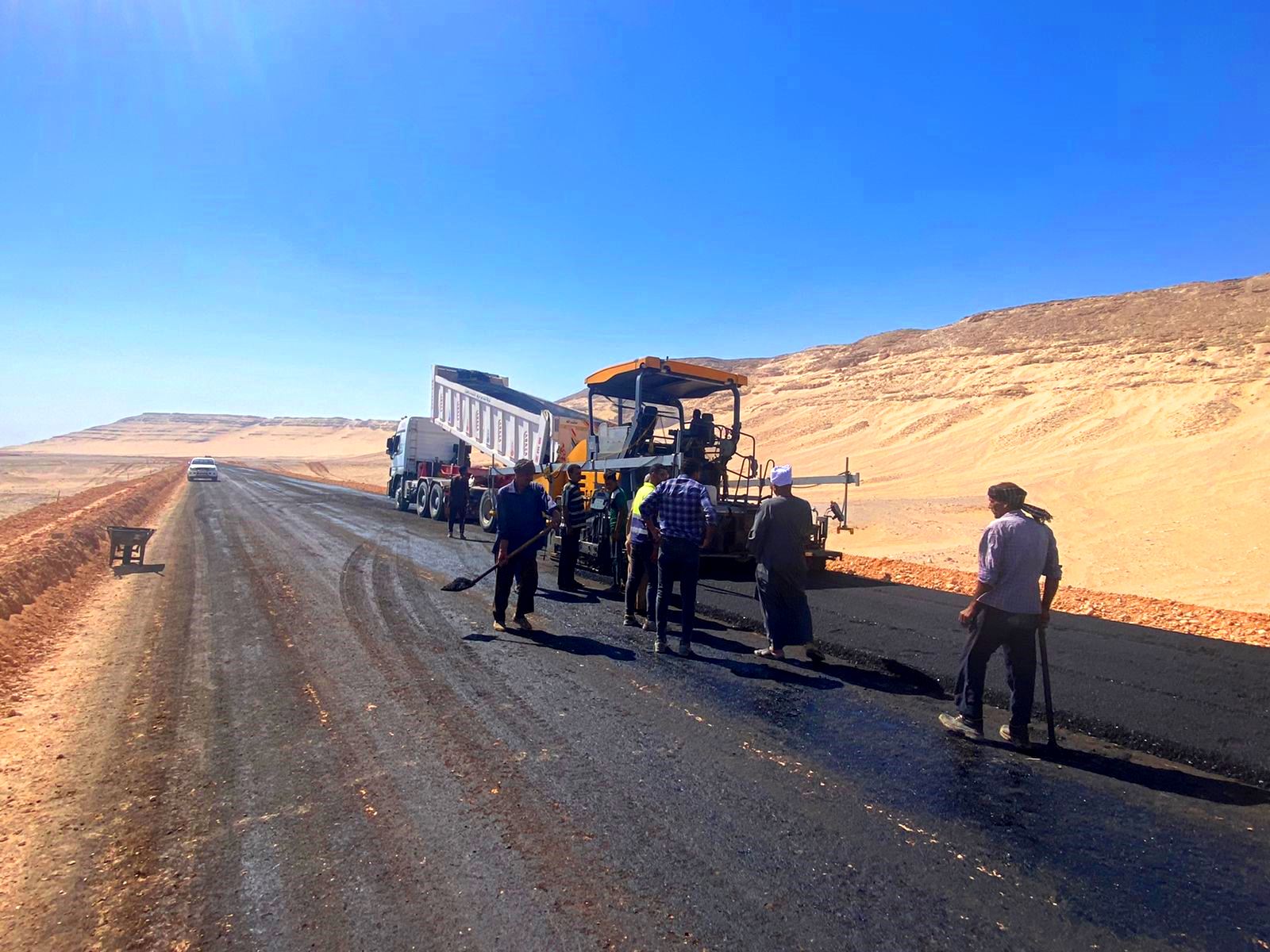 Paving of the western desert road of Balina (6)
