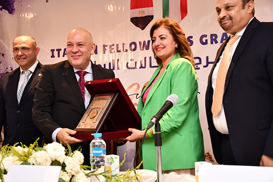 كلية طب الأسنان بجامعة مصر للعلوم والتكنولوجيا تحتفل بتخريج طلاب الزمالة  (6)