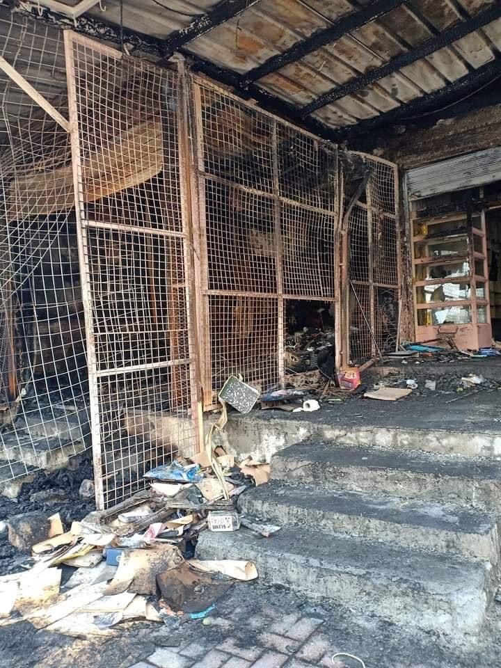 حريق يلتهم 3 محلات بسوق بئر العبد (1)
