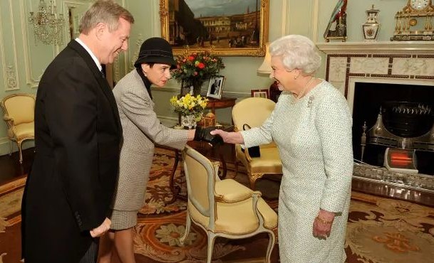 الملكة إليزابيث و رئيس الوزراء السابق