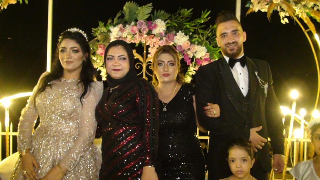 العروسين أحمد ونورا وشقيقتا العروسة دنيا وسارة