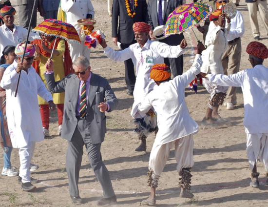 الأمير تشارلز يرقص في ولاية راجاستان الهندية