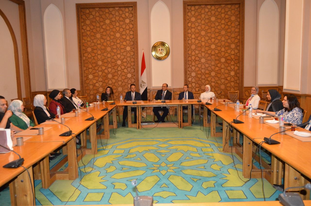 السفير أحمد أبو زيد خلال حديثه مع المحررين الدبلوماسيين