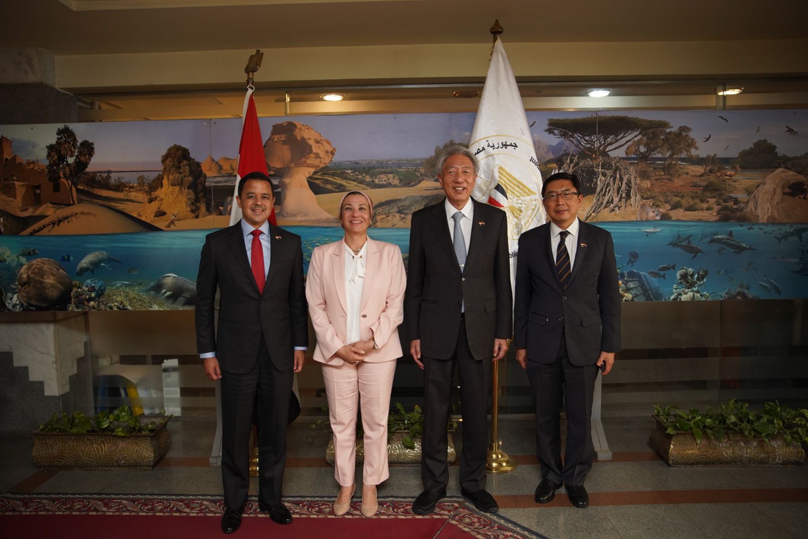 وزيرة البيئة تبحث مع كبير وزراء سنغافورة التعاون المشترك لدعم استضافة مصر لمؤتمر المناخ COP27  (6)