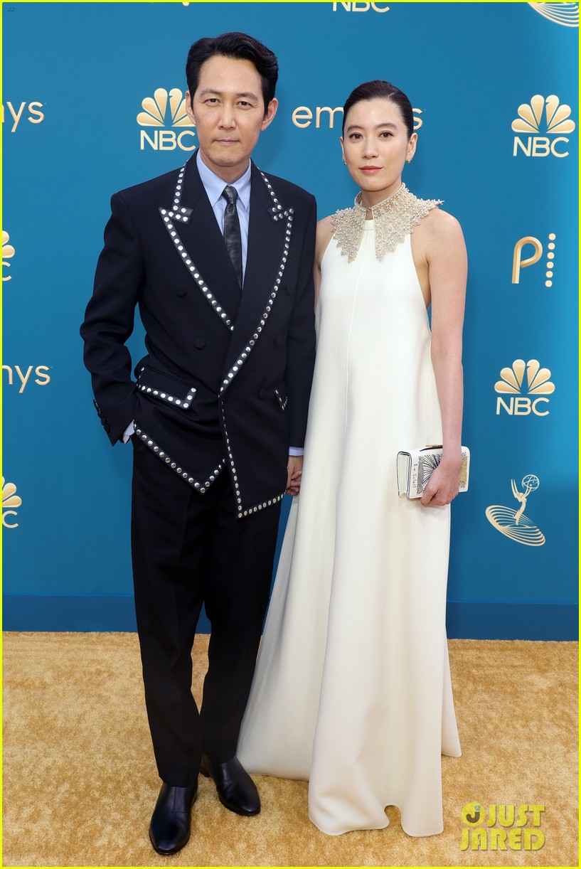 هويون جونغ ولي جونغ جاي بطلي Squid Game على سجادة حفل جوائز Emmy (2)