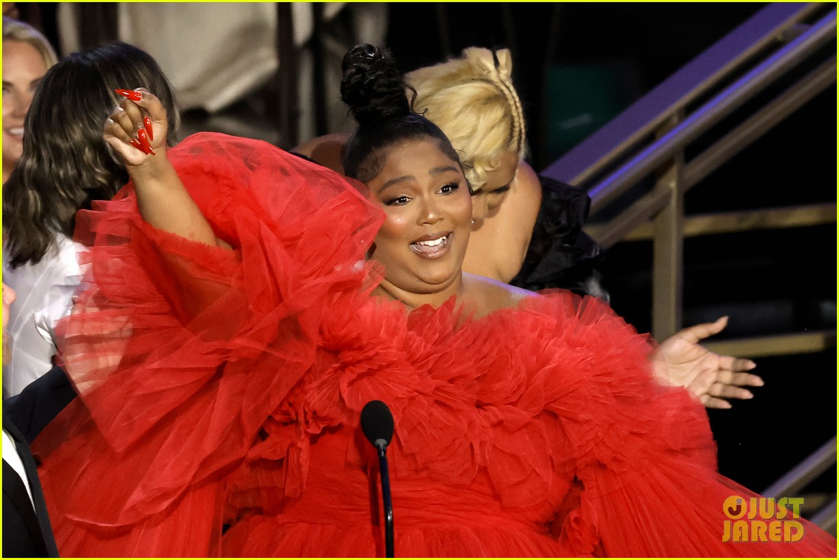 lizzo-red-gown-first-emmy-win-speech-02