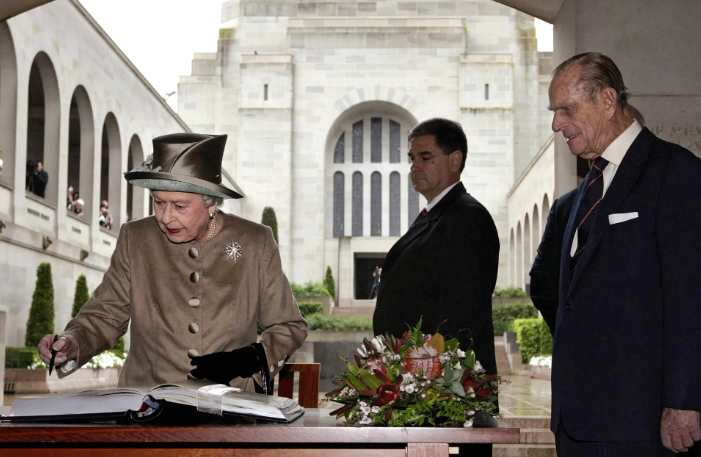 آخر زيارة للملكة اليزابيث عام 2011 فى أستراليا 