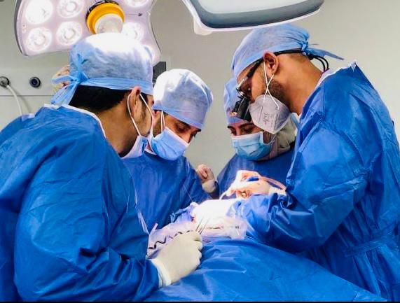 جانب من إجراء العمليات المختلفة لجراحة الوجه والفكين بالمجمع الطبى بالإسماعيلية (1)