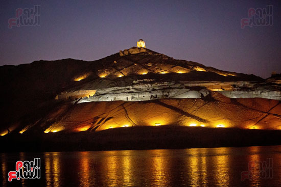 قبة أبو الهوا في أسوان تاج على نهر النيل ..  تضم 95 مقبرة أثرية (2)