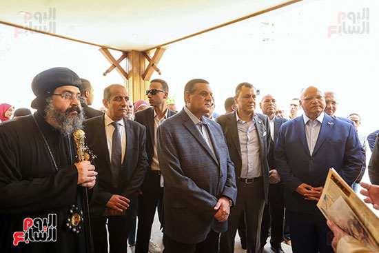 وزيرا السياحة والتنمية المحلية ومحافظ القاهرة يفتتحون حديقة شجرة مريم (20)