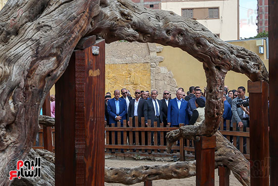 وزيرا السياحة والتنمية المحلية ومحافظ القاهرة يفتتحون حديقة شجرة مريم (14)