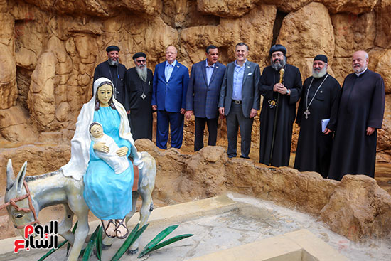 وزيرا السياحة والتنمية المحلية ومحافظ القاهرة يفتتحون حديقة شجرة مريم (12)