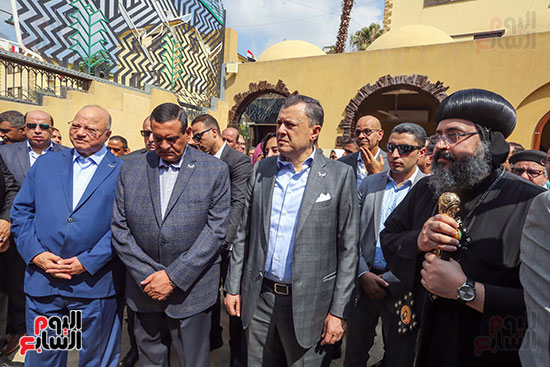 وزيرا السياحة والتنمية المحلية ومحافظ القاهرة يفتتحون حديقة شجرة مريم (4)