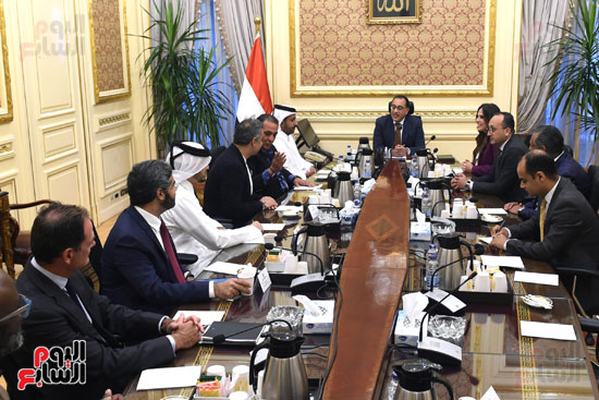 رئيس الوزراء يلتقي مسئولي جهاز قطر للاستثمار (1)