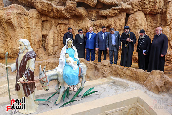 وزيرا السياحة والتنمية المحلية ومحافظ القاهرة يفتتحون حديقة شجرة مريم (10)