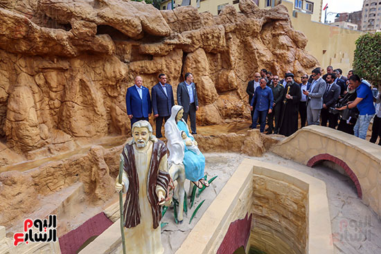 وزيرا السياحة والتنمية المحلية ومحافظ القاهرة يفتتحون حديقة شجرة مريم (9)