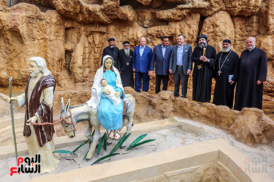 وزيرا السياحة والتنمية المحلية ومحافظ القاهرة يفتتحون حديقة شجرة مريم (11)