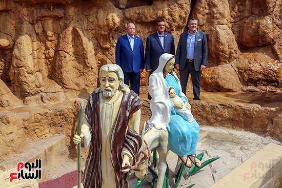 وزيرا السياحة والتنمية المحلية ومحافظ القاهرة يفتتحون حديقة شجرة مريم (7)