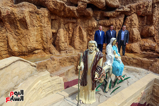 وزيرا السياحة والتنمية المحلية ومحافظ القاهرة يفتتحون حديقة شجرة مريم (8)