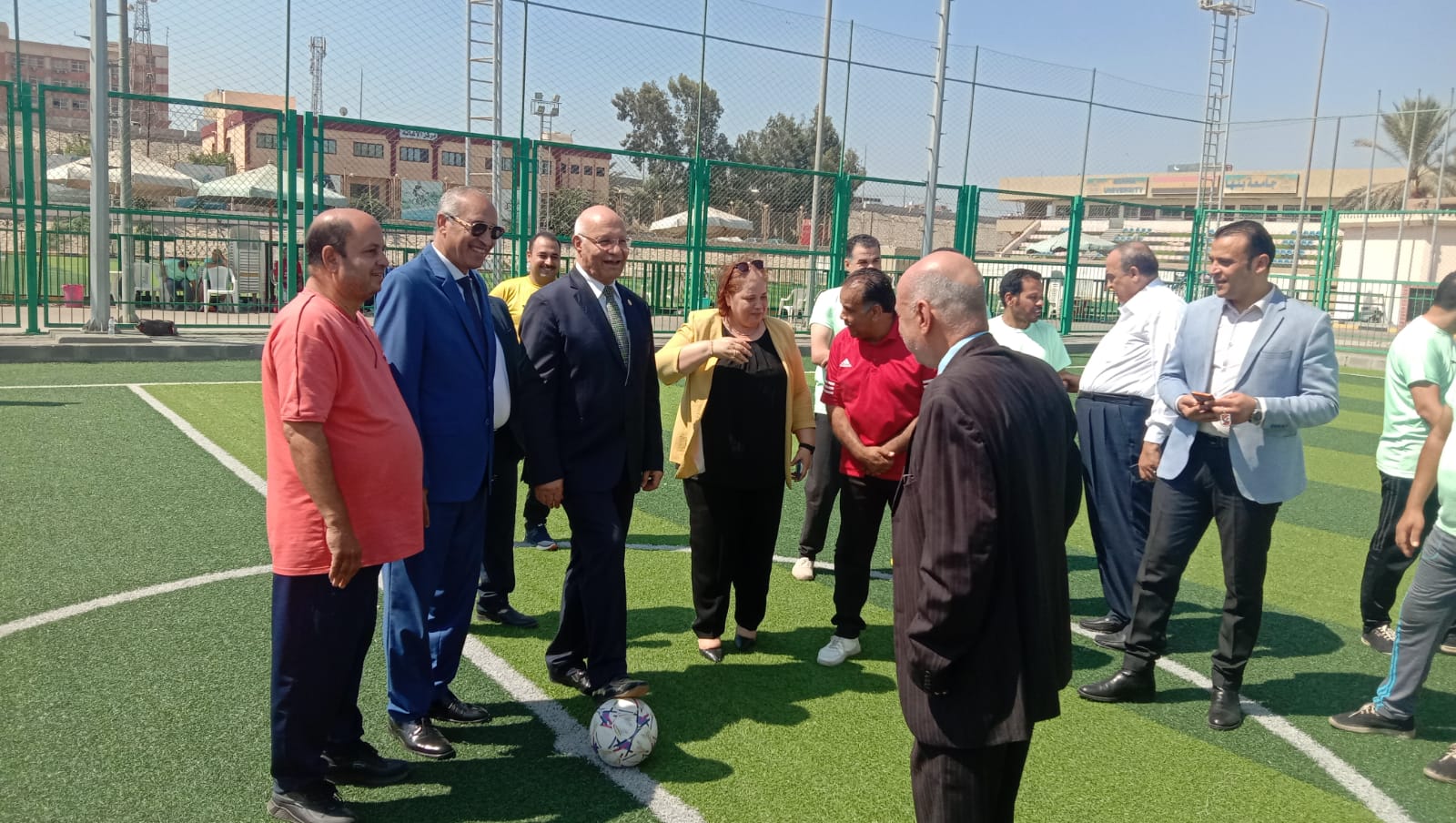 رئيس جامعة بنها خلال افتتاح دورة كرة القدم الخامسي 3