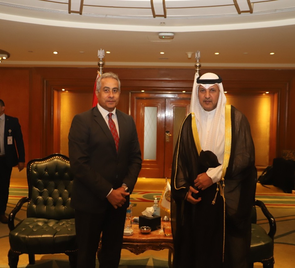 وزير القوى العاملة يلتقى رئيس الوفد الكويتي المشارك في مؤتمر العمل العربي