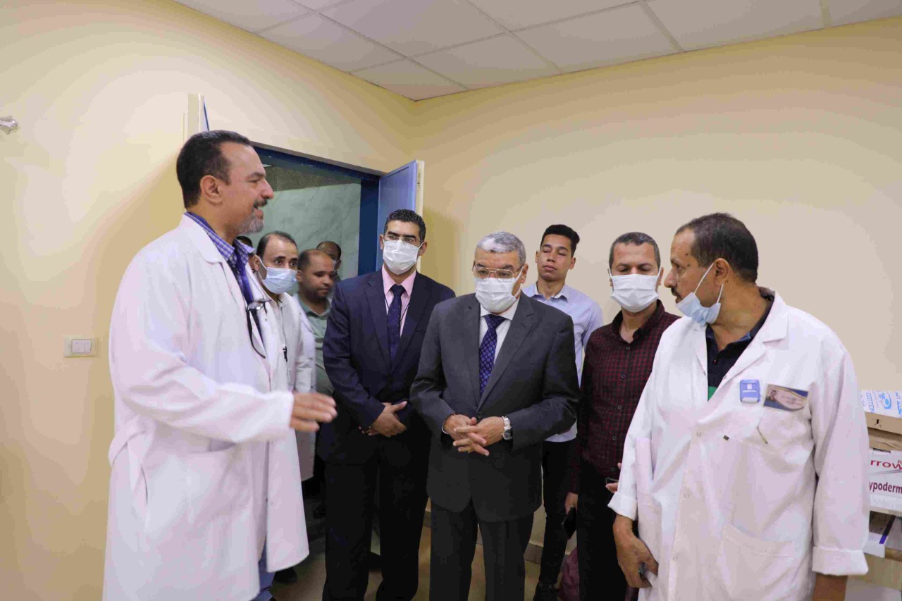 جولة تفقدية مفاجئة لمحافظ المنيا على المستشفيا (9)