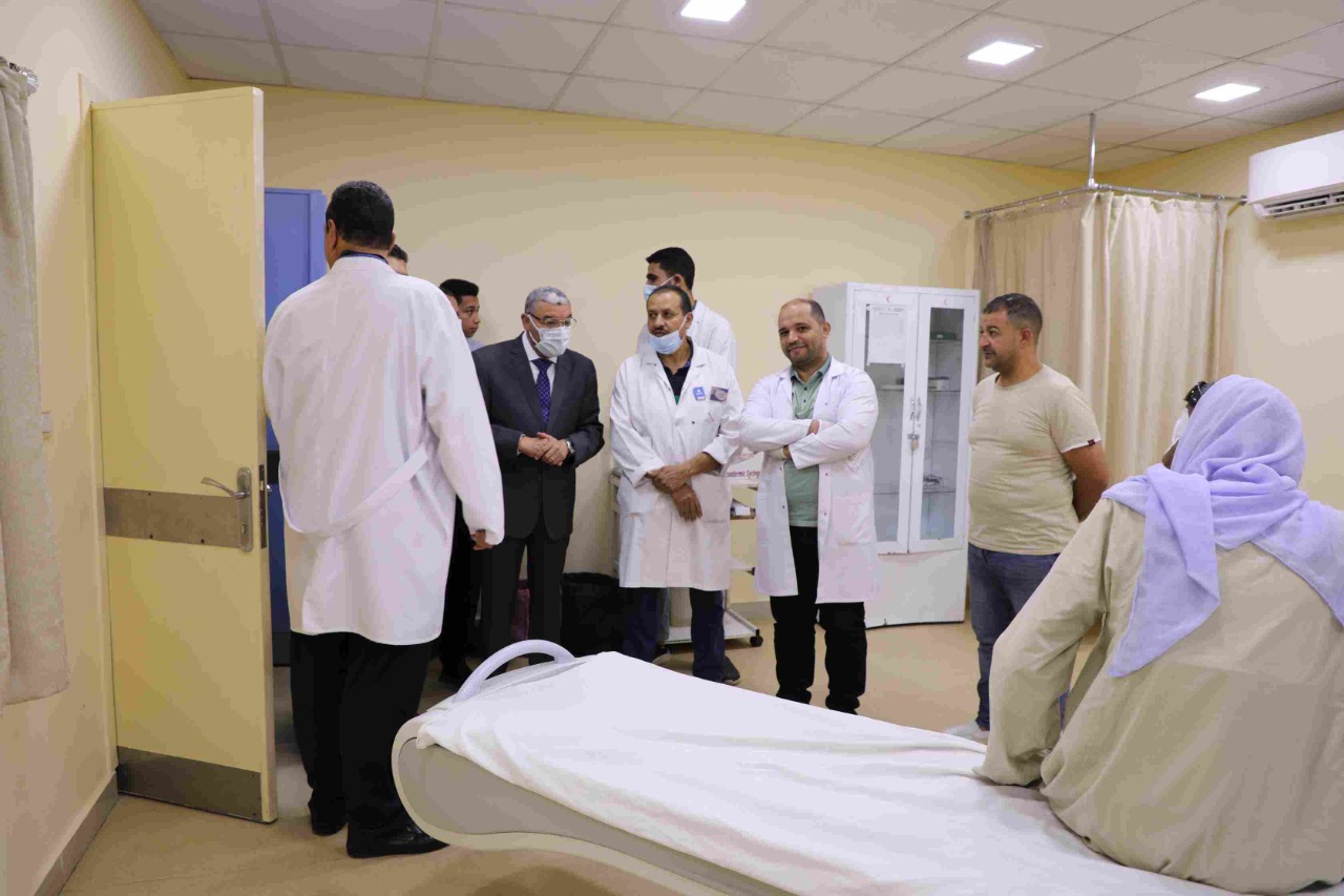 جولة تفقدية مفاجئة لمحافظ المنيا على المستشفيا (8)