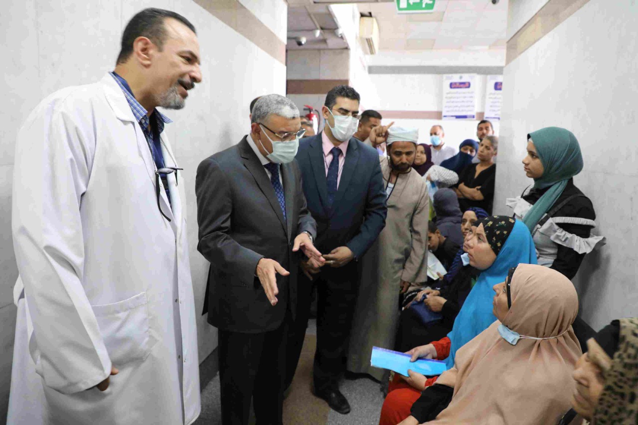 جولة تفقدية مفاجئة لمحافظ المنيا على المستشفيا (11)