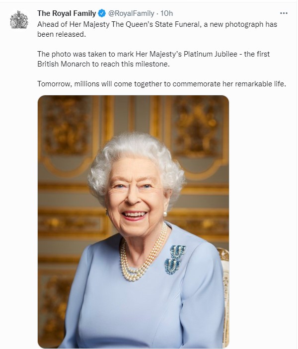 الحساب الملكى البريطانى ينشر صورة للملكة إليزابيث قبل جنازتها