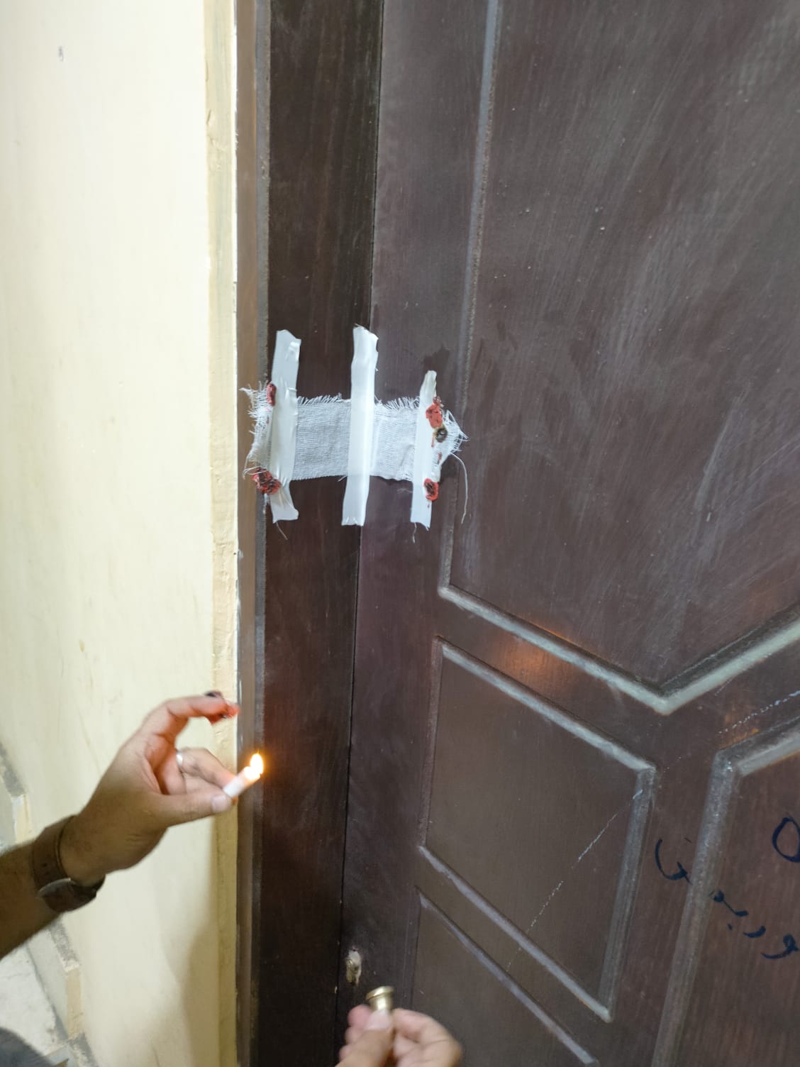 الشمع على عيادة غير مرخصة الشمع على عيادة غير مرخصة