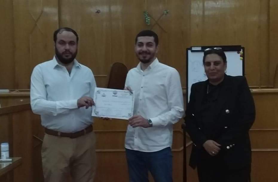 جانب من التكريم جانب من التكريم