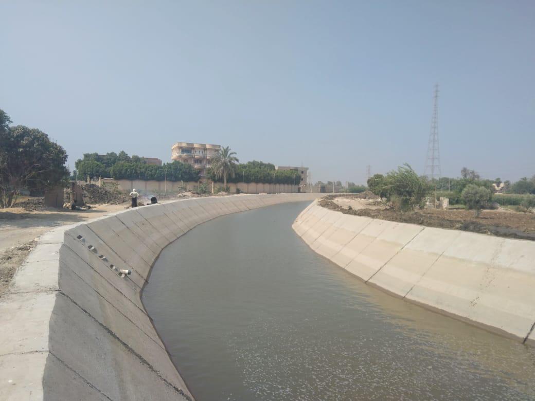 تبطين الترع والمصارف بمحافظة الجيزة