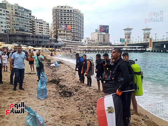وزارة-البيئة-تشارك-فى-اليوم-العالمى-لتنظيف-الشواطئ