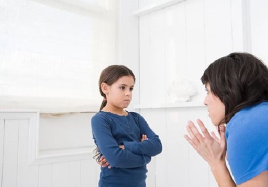 التحدث مع طفلة عن الصدق