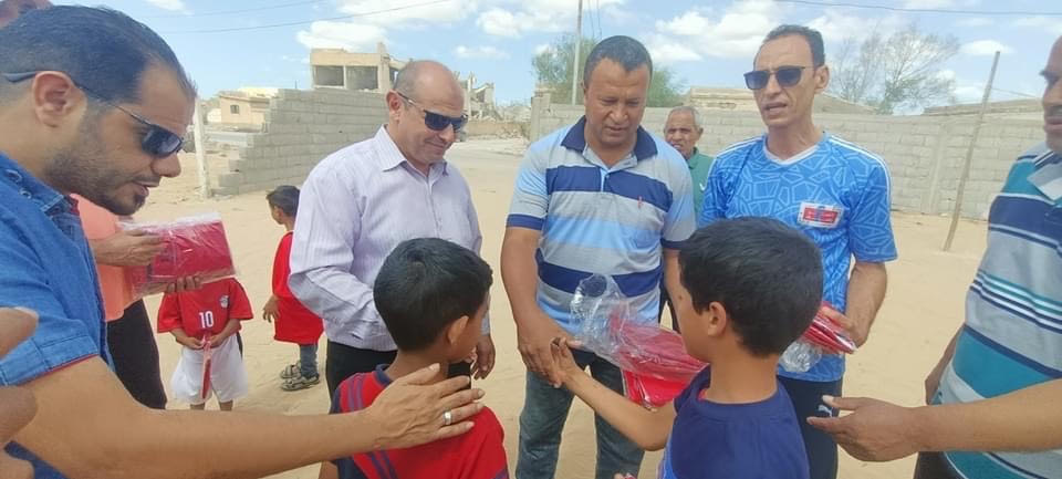 الشباب و الرياضة تنفذ  قافلة حياة كريمة لإسعاد اطفال  قرية نجع شبانة  (1)