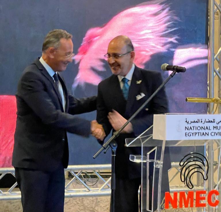رئيس المتحف والسفير المكسيكي في مصر