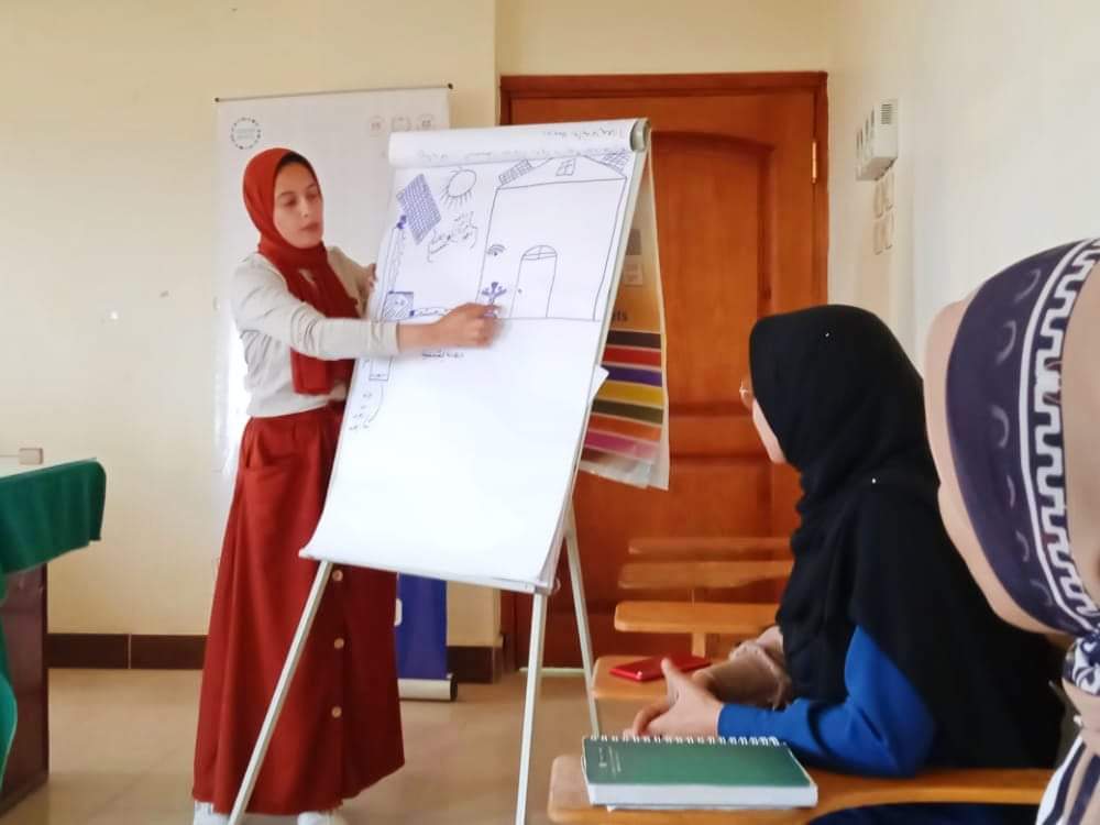 تدريب الشباب والفتيات خلال معسكر لشباب كفر الشيخ