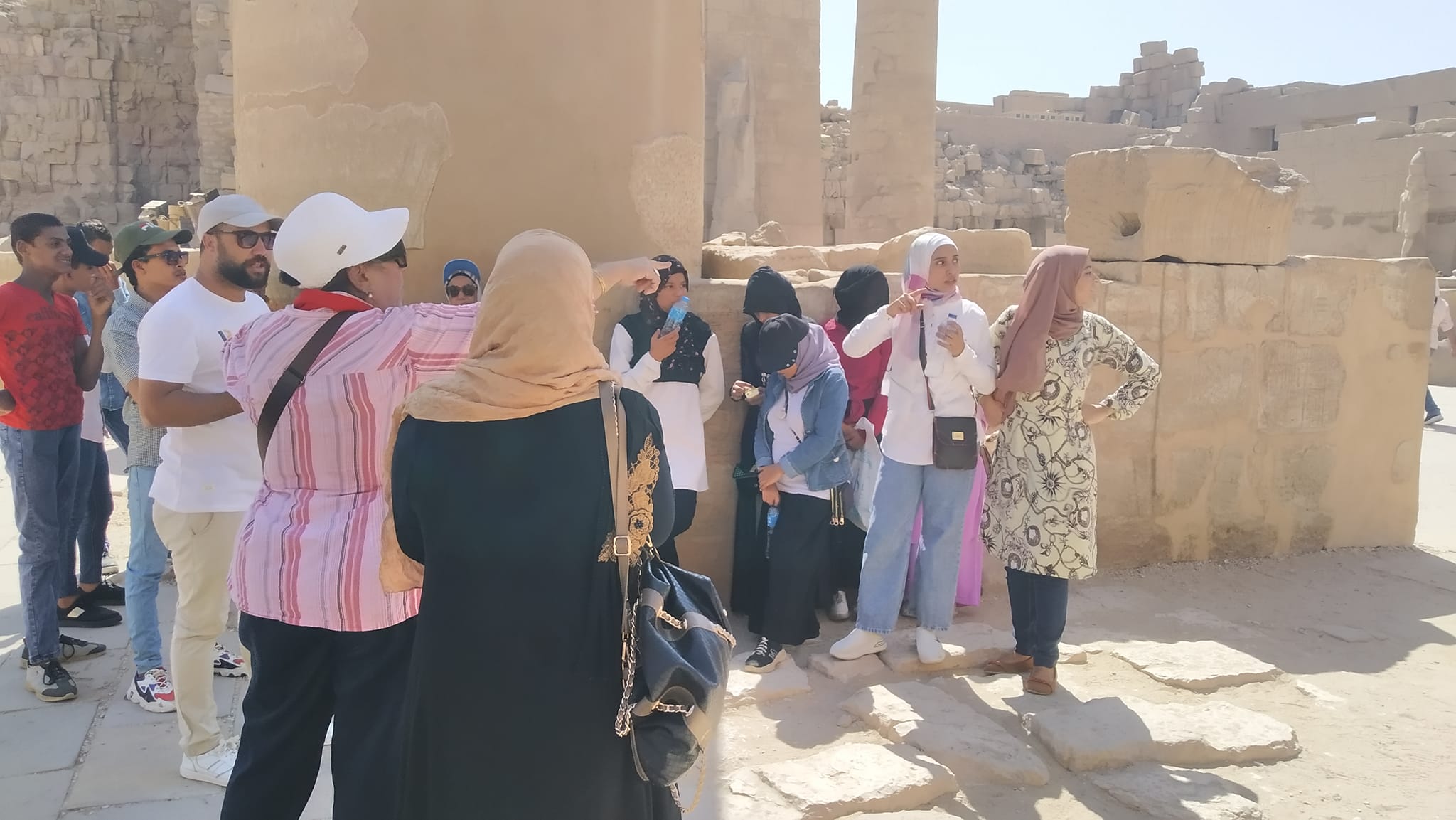 الوعى الأثرى بالأقصر تنظم زيارة لطلبة التنمية الفكرية لمعابد الكرنك