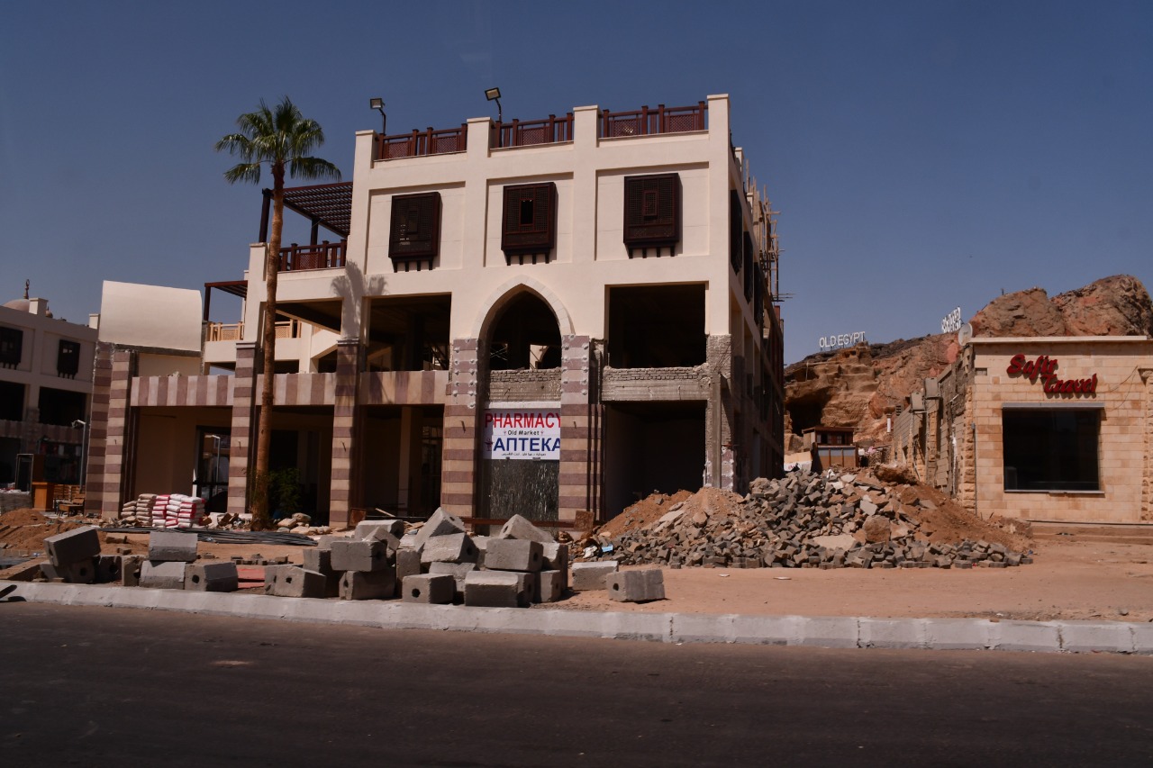 محافظ جنوب سيناء يتابع العمل بمركز الرصد الأمنى  (14)