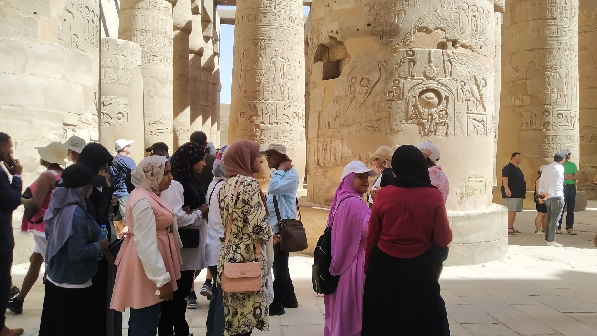 جانب من زيارة لطلبة التنمية الفكرية لمعابد الكرنك