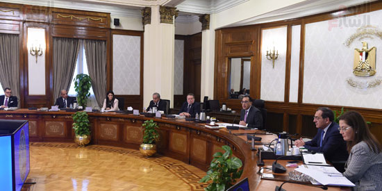 رئيس الوزراء يترأس اجتماع المجموعة الاقتصادية (7)