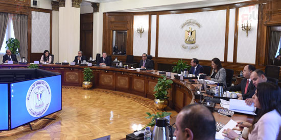 رئيس الوزراء يترأس اجتماع المجموعة الاقتصادية (6)