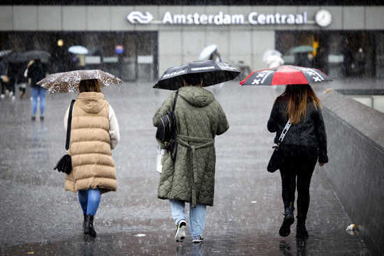 أمطار فى شوارع هولندا
