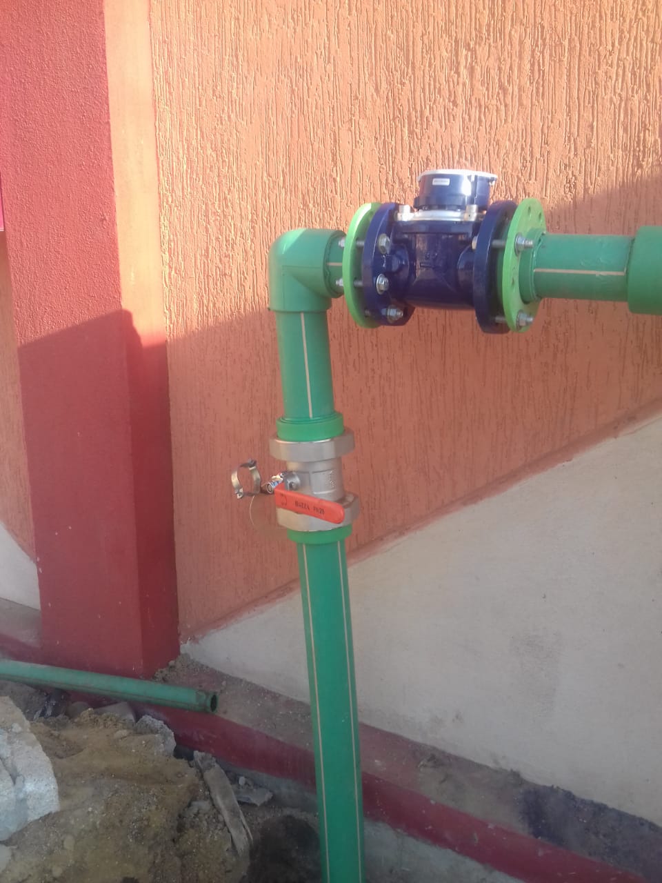 جانب من توصيل خدمات مياه الشرب لعدد من المدارس بسوهاج (2)