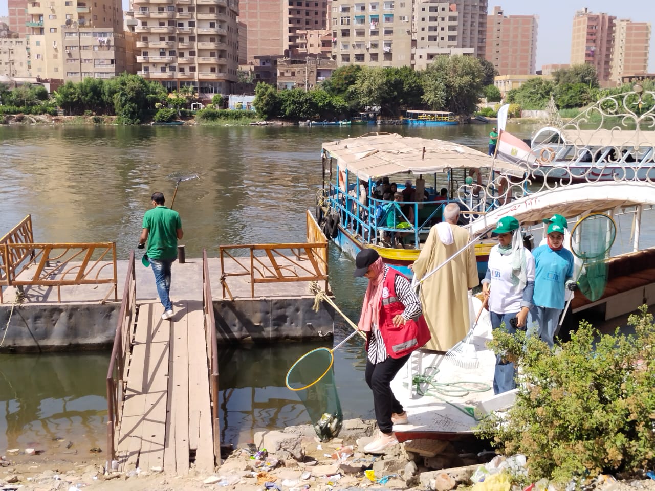أكبر حملة نظافة بنهر النيل بالمنيا (2)