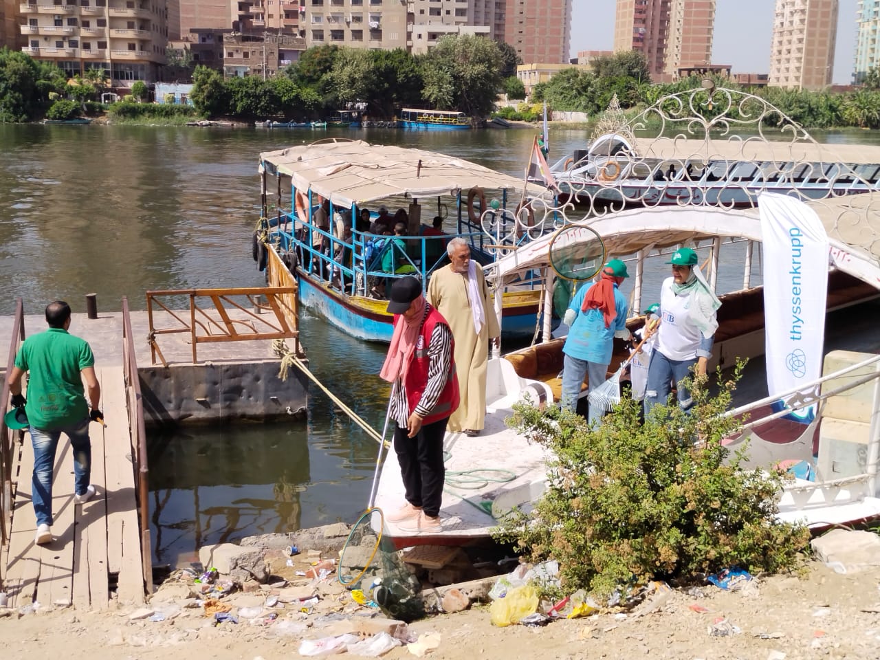 حملة نظافة بنهر النيل بالمنيا (2)