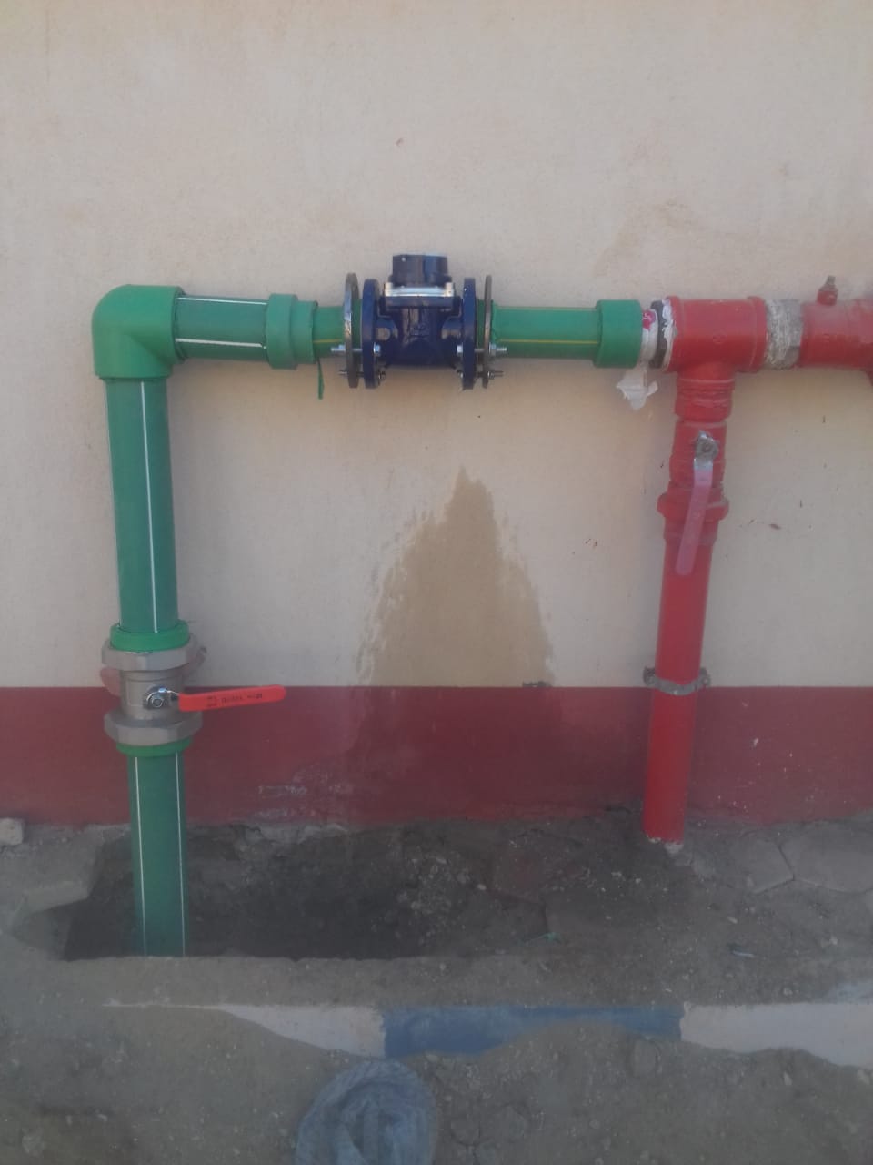 جانب من توصيل خدمات مياه الشرب لعدد من المدارس بسوهاج (1)