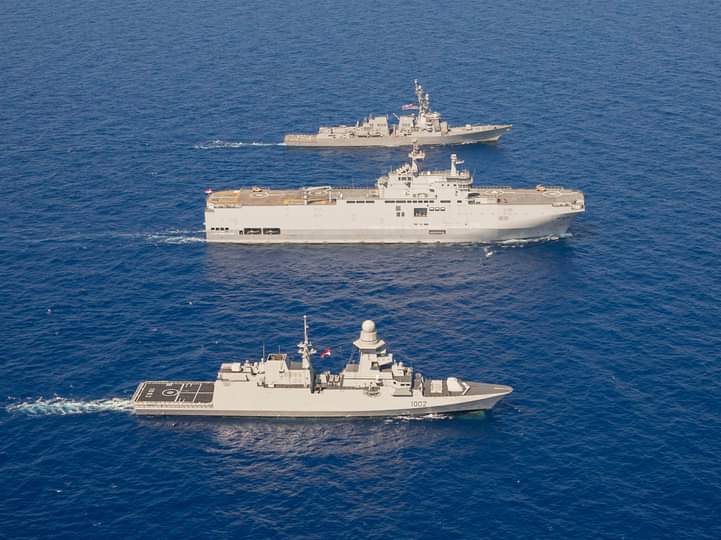 القوات البحرية المصرية والأمريكية تنفذان تدريبا بحريا عابرا بنطاق الأسطول الشمالى (2)