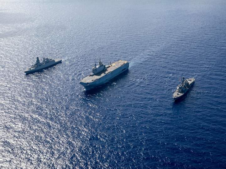 القوات البحرية المصرية والأمريكية تنفذان تدريبا بحريا عابرا بنطاق الأسطول الشمالى (1)